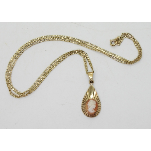 833 - A 9ct gold cameo pendant and 47cm curb chain, weight 3.7gms