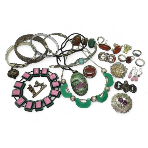 847 - Collection of vintage jewellery, including a Scottish Thistle Silver plated brooch, marked MIZPAH (a... 