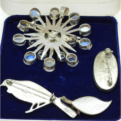 866 - A collection of silver and costume jewellery and other items to include A Shetland silver bracelet, ... 