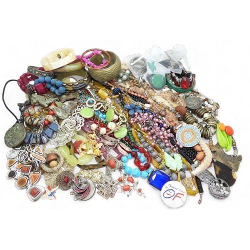 899 - A large quantity of costume jewellery, including multiple beaded necklaces, earrings, brooches, and ... 