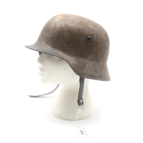 410 - A WW2 German Third Reich M40 stahlhelm steel helmet, stamped internally 