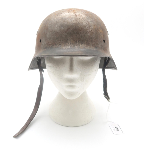 410 - A WW2 German Third Reich M40 stahlhelm steel helmet, stamped internally 