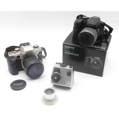 464 - Assorted camera equipment, to include a boxed Fujifilm Finepix S9200 camera, a Praktisix medium form... 