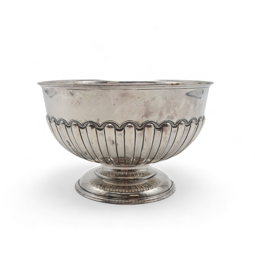 2514 - A GEORGE VI SILVER ROSE BOWLby Joseph Gloster Ltd, Birmingham 1944, of traditional form, the body ha... 