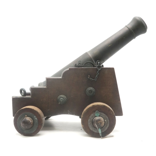 2634 - A BRONZE SIGNAL CANNONMounted upon a hardwood carriage, the barrel measuring approx. 46cm in length,... 