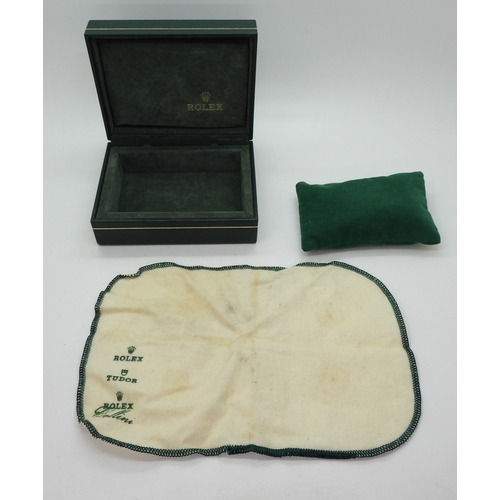 9041 - Two boxes marked Rolex. A green leatherette box with wood clad interior, signed in green Rolex, with... 