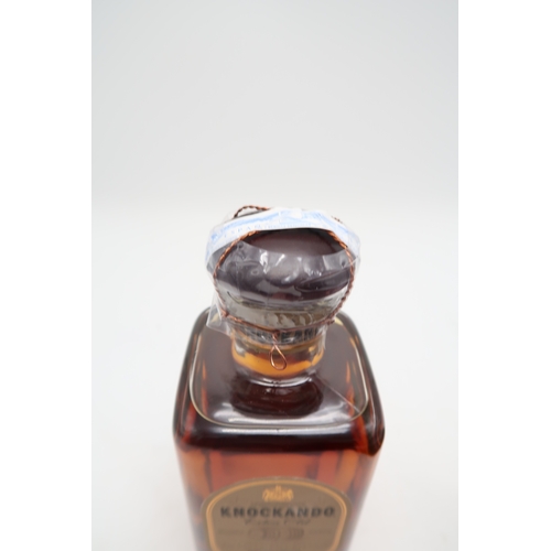 2680E - KNOCKANDO 1977 Extra Old Single Malt Scotch Whisky Distilled in 1977 and bottled in 1998, 70cl e, 43... 