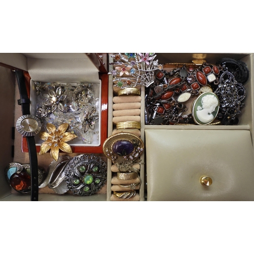 895B - A jewellery box full of vintage costume jewellery to include items by Miracle, Spanish Toledo brooch... 