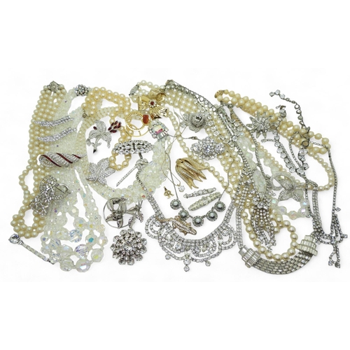 897D - A good collection of vintage diamante some signed by Avon, Weiss, Boucher, a silver rose brooch and ... 