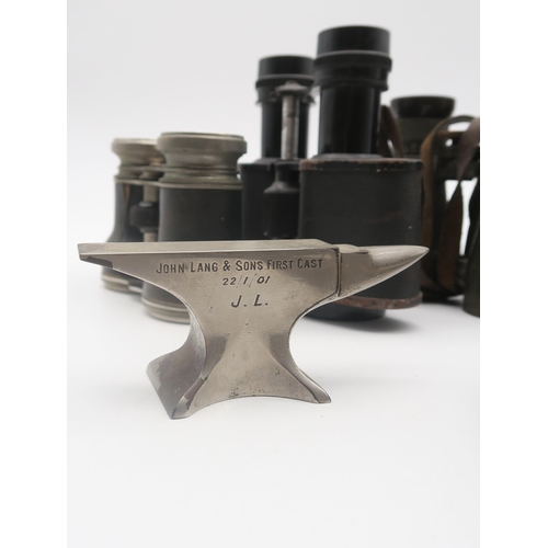 505 - A mixed lot, comprising a brass squeeze horn, a miniature anvil engraved 