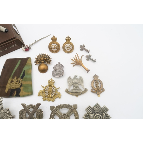 527 - A collection of military cap badges, to include the 96th Regiment of Foot, Black Watch (Royal Highla... 