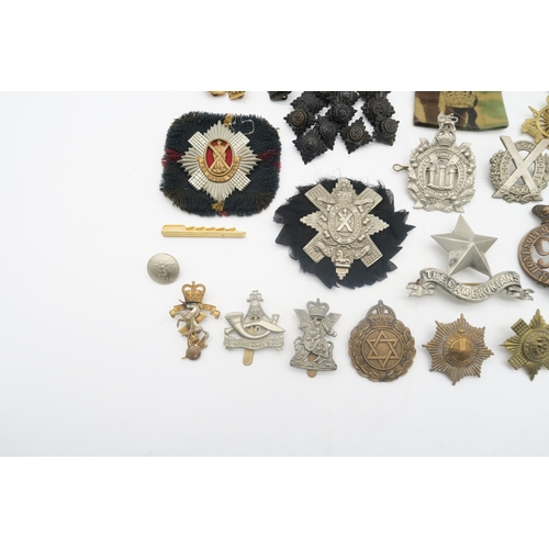 527 - A collection of military cap badges, to include the 96th Regiment of Foot, Black Watch (Royal Highla... 