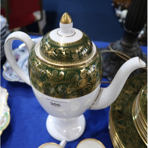 306 - A Wedgwood Arras Green Florentine pattern part dinner service comprising soup coupes and saucers, co... 