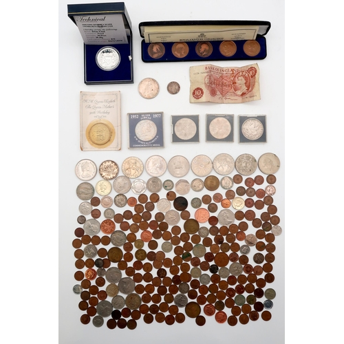 424 - A lot comprising the  George V Silver Crown with Diamond coin, the Royal Century Collection Penny Co... 