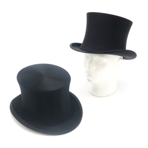 2639 - A SILK TOP HAT BY LINCOLN BENNETT & Co.Of large proportions, approx. size 7 3/8, housed in a car... 