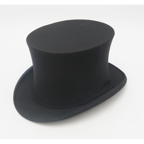 2639 - A SILK TOP HAT BY LINCOLN BENNETT & Co.Of large proportions, approx. size 7 3/8, housed in a car... 