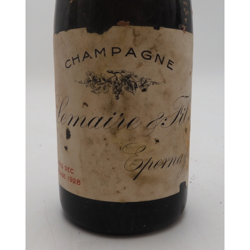 2681C - EPERNAY CHAMPAGNE LEMAIRE & FILS 1928Seven Bottles of Champagne Tres Sec Vintage 1928... 