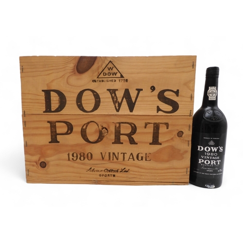 2687 - DOW'S 1980 VINTAGE PORTTwelve Bottles of Dow's 1980 Vintage Port Bottled In 1982 e 75 cl Cased In Or... 