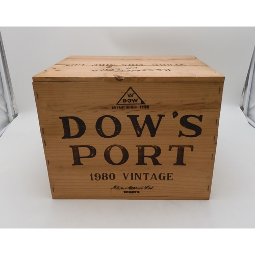 2687 - DOW'S 1980 VINTAGE PORTTwelve Bottles of Dow's 1980 Vintage Port Bottled In 1982 e 75 cl Cased In Or... 