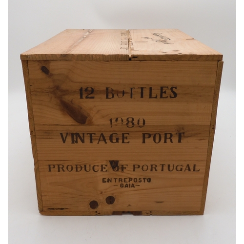 2687 - DOW'S 1980 VINTAGE PORTTwelve Bottles of Dow's 1980 Vintage Port Bottled In 1982 e 75 cl Cased In Or... 