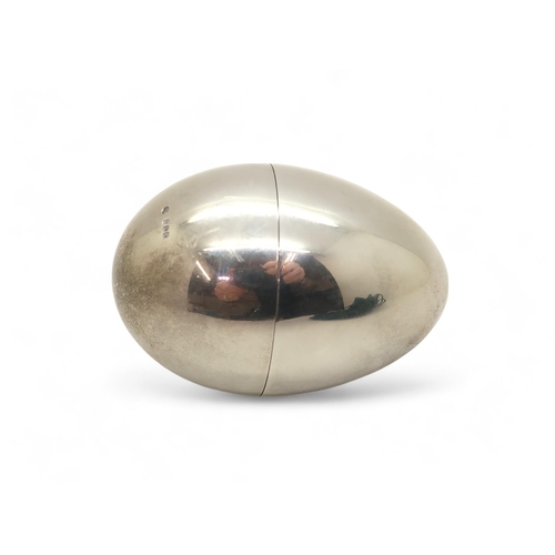 427A - A novelty silver trinket box in the form of an egg, by Goodwins of Edinburgh, 1994, with bag, 7cm, 7... 