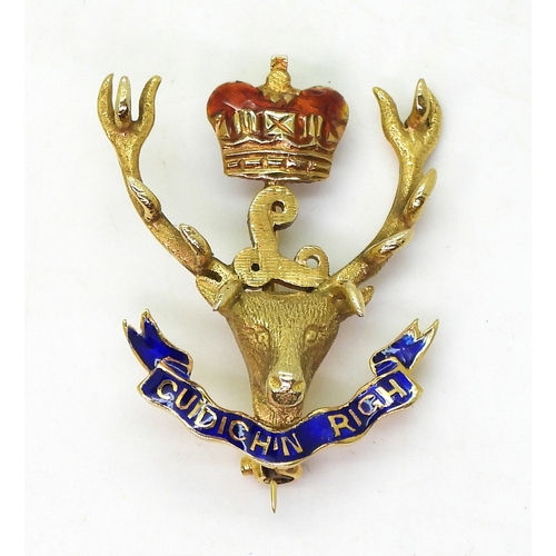 702 - Seaforth Highlanders sweetheart brooch, made in 9ct gold with detailed stags head with pronged antle... 