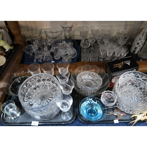 237 - A quantity of glassware including vases, bowls, drinking glasses, sundae dishes etc