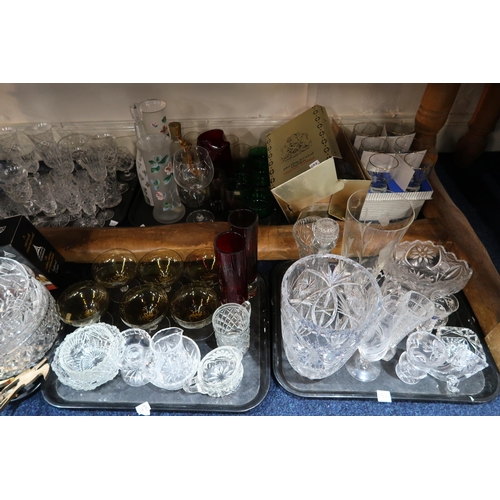 237 - A quantity of glassware including vases, bowls, drinking glasses, sundae dishes etc