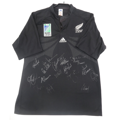 570 - New Zealand All Blacks - a 1999 Rugby World Cup jersey, signed by members of the squad, with a purch... 