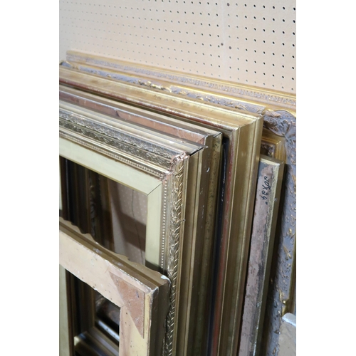 116 - A quantity of six picture frames,Consisting of some 20th Century and some more contemporary examples... 