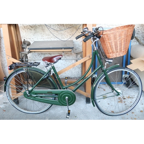 131 - A contemporary Pashley, Stratford upon Avon ladies bicycle with handlebar mounted basket, Lumotec he... 