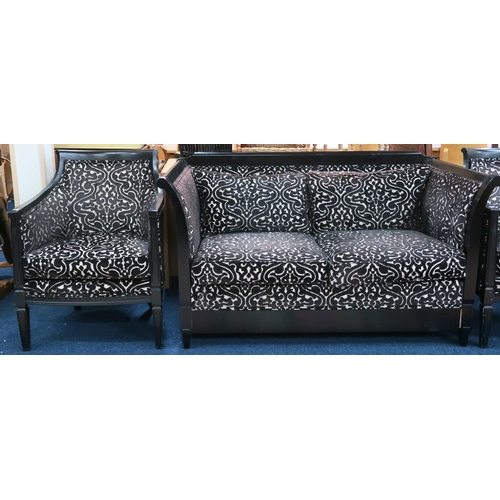 67 - A contemporary Verona Majestic four piece suite comprising two seater sofa, 85cm high x 153cm wide x... 