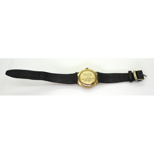 733 - A 9ct gold gents Swiss watch, the dial signed Thomas Russell & Son, inscribed and dated 1976, we... 