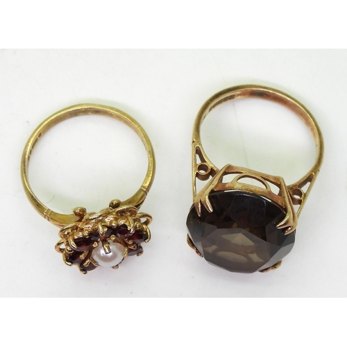 772 - A 9ct gold smoky quartz ring, size N1/2, together with a 9ct gold garnet and pearl flower ring, size... 