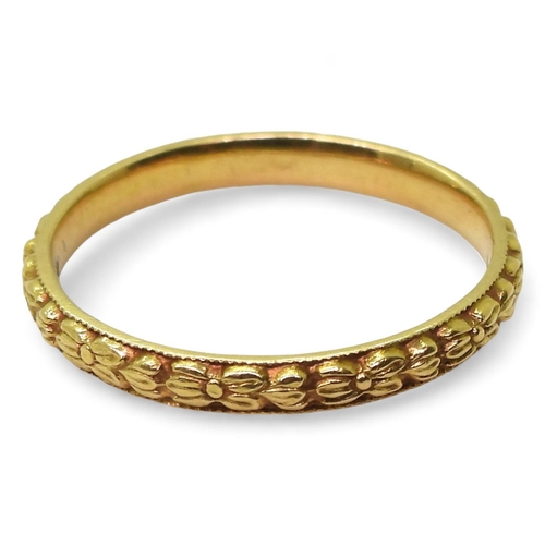 775 - An 18ct gold wedding ring with a pretty wreath pattern, hallmarked Edinburgh 1949, weight 2.2gms