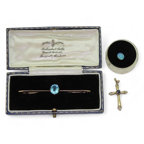 800 - A 9ct gold blue gem set bar brooch, a 9ct gold sapphire and diamond accent cross weight combined 4.1... 