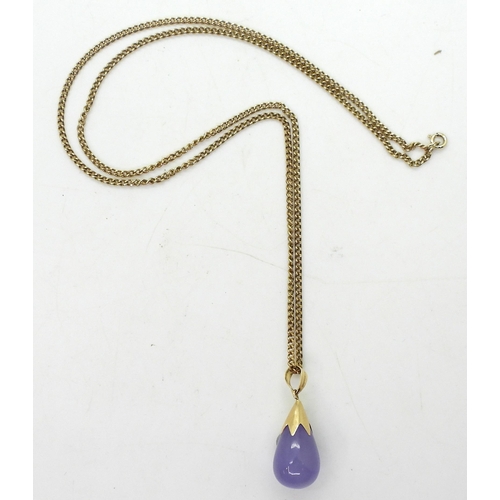 828 - A 14ct gold mounted purple jadeite pendant, weight 2.6gms, with a 9ct gold chain, weight 3.0gms