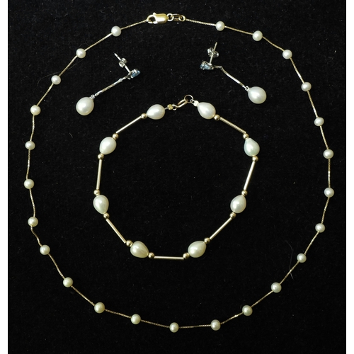 831C - A 9ct gold pearl chain, together with a 9ct gold and pearl bracelet, length 20.5cm, weight together ... 