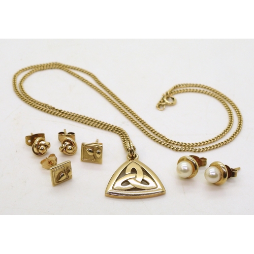 831F - A 9ct gold Celtic knot pendant and chain, with a pair of 9ct gold pearl stud earrings, a pair of 9ct... 