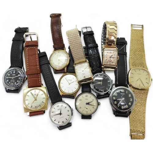 841 - A collection of vintage watches to include Gruen, Smiths, HMT, Bulova, Oris etc