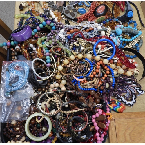 862 - A large collection of statement necklaces and beads, to include wood, glass, plastic, glass , vintag... 