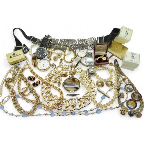 880 - A EPNS belt, a selection of Bowling badges, a large agate brooch in a gold plated brooch mount, a go... 