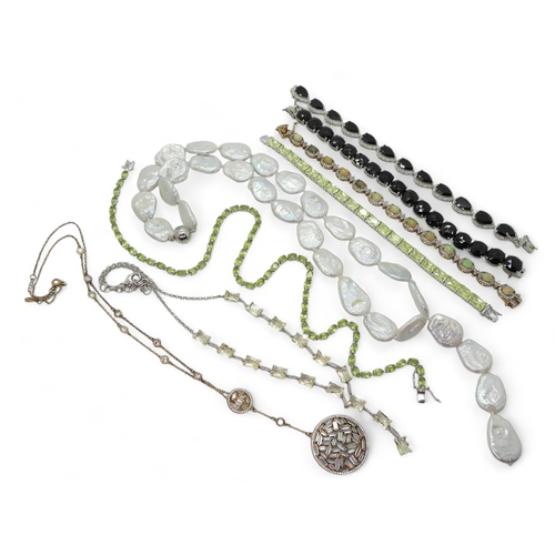 887 - A Peridot riviera necklace mounted in Silver, together with a string of flat pearls, an Opal bracele... 