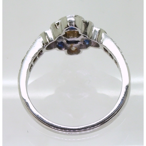 2707 - AN ART DECO STYLE RINGset with brilliant cut diamonds with an estimated approx diamond total of 0.55... 