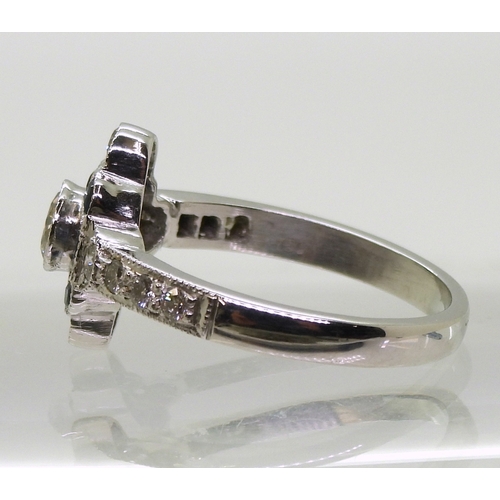 2707 - AN ART DECO STYLE RINGset with brilliant cut diamonds with an estimated approx diamond total of 0.55... 