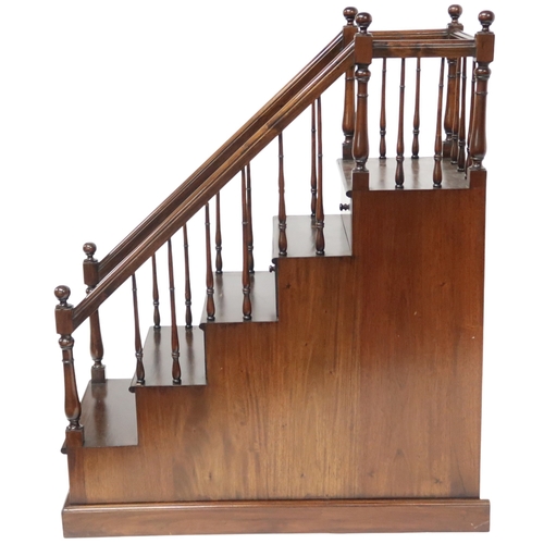 2015 - A 20TH CENTRURY MAHOGANY SET OF LIBRARY STEPS with three quarter gallery railing with turned sp... 