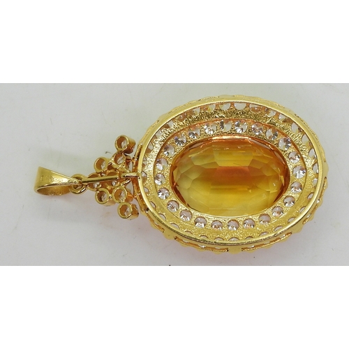 2739 - A CITRINE SUITEset throughout in bright yellow metal, the pendant is set with a large citrine of app... 