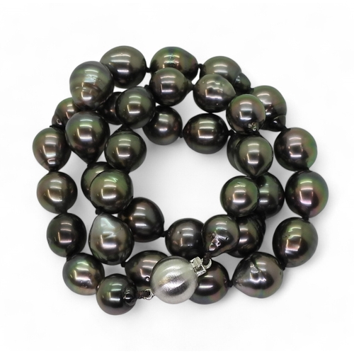 2749 - BAROQUE BLACK PEARLSwith good pink/green lustre, pearls approx 13.6mm x 10.4mm to 9.3mm x 8.7mm. len... 