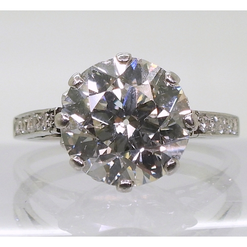 2771 - A SUBSTANTIAL DIAMOND RINGthe diamond is estimated approx at 4cts, mounted in platinum, with a prett... 