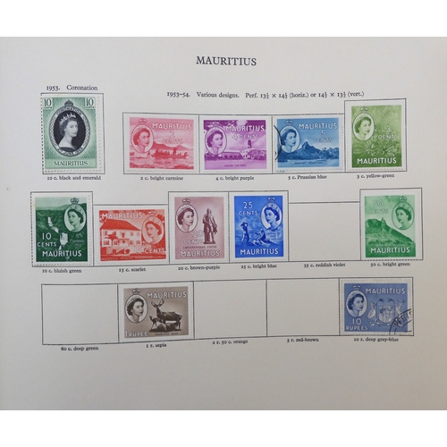 7000 - Queen Elizabeth II (1952-2022) The Stanley Gibbons British Empire New Age Stamp Album Queen Elizabet... 